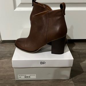 Never worn Cognac block Heeled booties